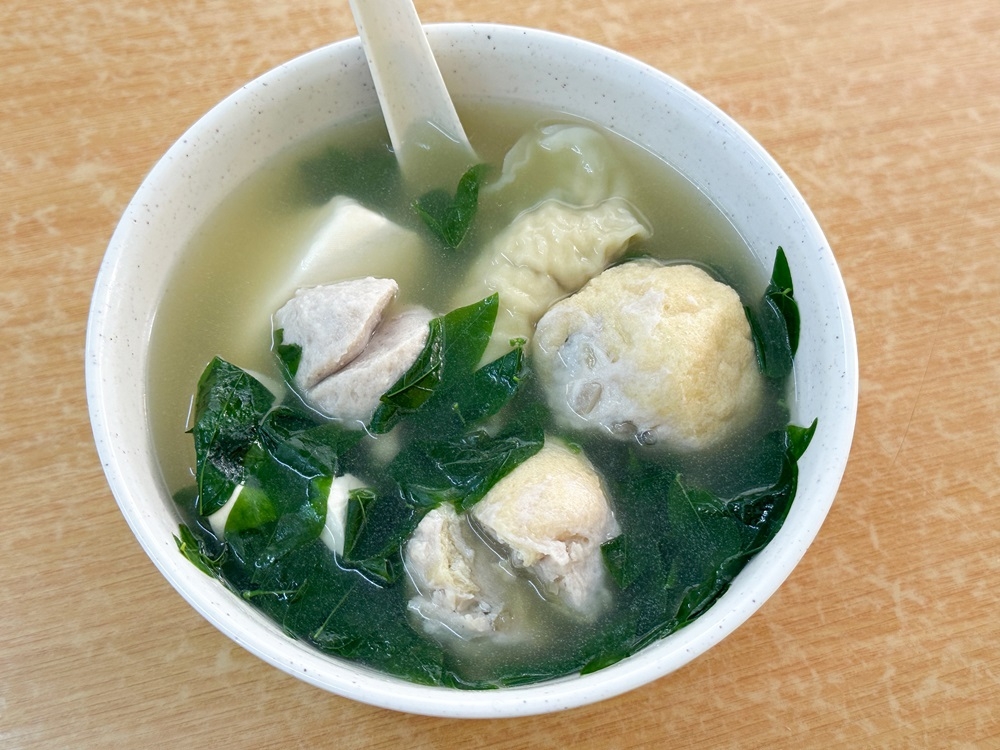 Pump up the greens in your bowl of ‘yong tau foo’ by adding ‘sayur manis’. — Picture by Lee Khang Yi