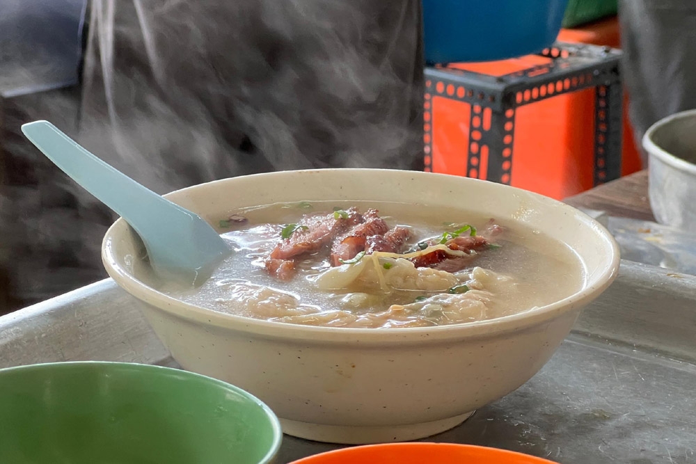 ‘Sui kow’ noodle soup. — Picture by Chai Chi Wei