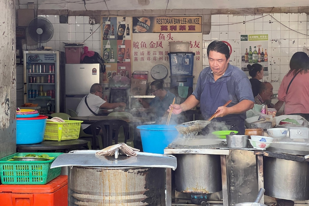 Cooking up a storm. — Picture by Chai Chi Wei