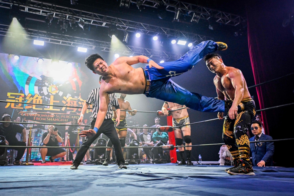 This picture taken on September 14, 2024 shows wrestler Andruew Tang fighting with his opponent ‘Sky’ during a Middle Kingdom Wrestling (MKW) championship event in Shanghai. — AFP pic