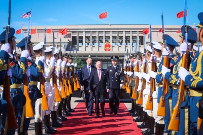 国王结束对中国的四天国事访问返回马来西亚；北京大学以苏丹伊布拉欣的名字设立马来研究讲座教授席位