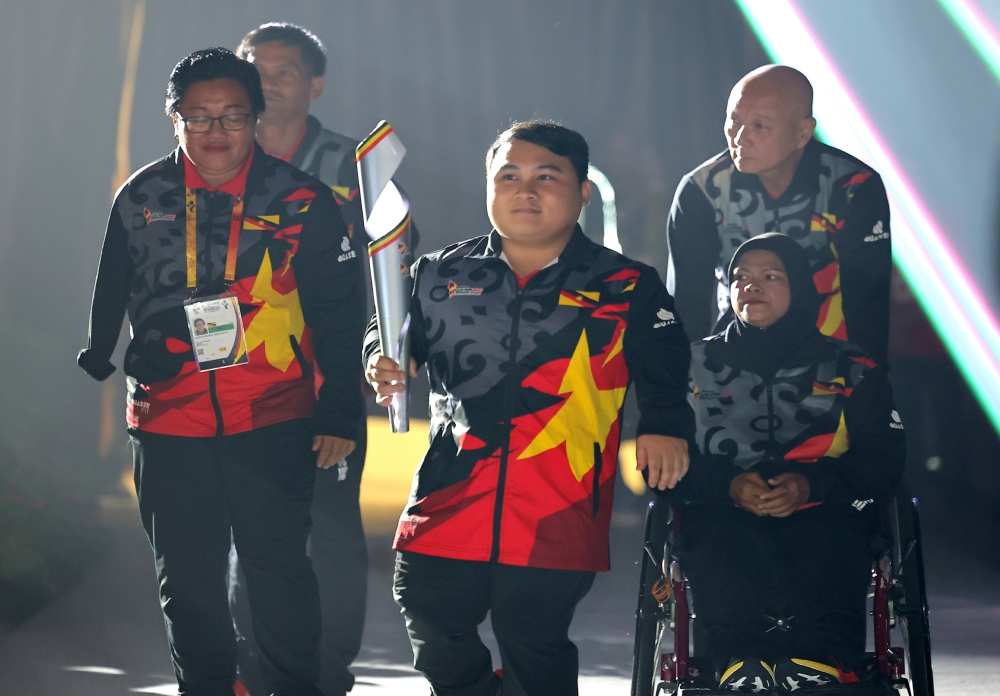 National powerlifting athlete Bonnie Bunyau Gustin carries the torch at the opening ceremony of the Sarawak 2024 Para Malaysia Games at the Petra Jaya Unity Stadium in Kuching, September 22, 2024. — Bernama pic