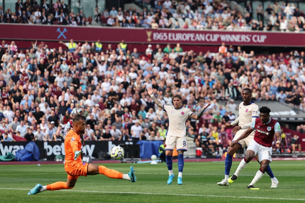 West Ham United's Ghanaian midfielder #14 Mohammed Kudus (rught) scores but from an offside position during the English Premier League football match between West Ham United and Chelsea at the London Stadium, in London September 21, 2024. — AFP pic