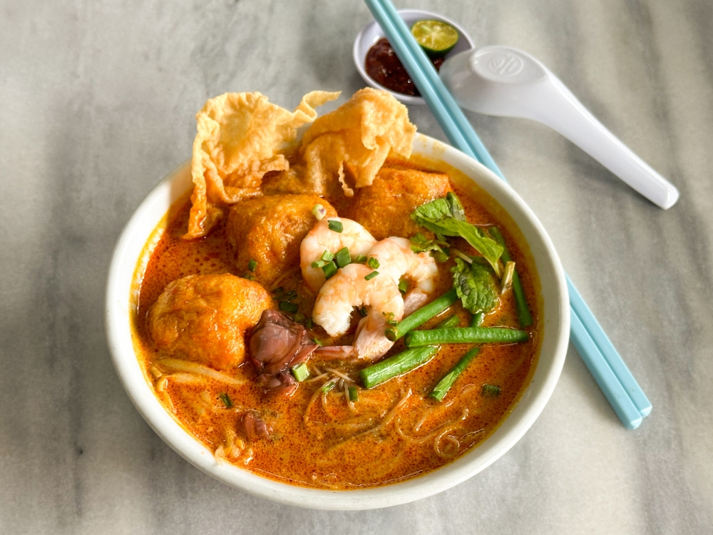 The KL Laksa Sifu will offer you alternative toppings like pork balls or in this case, prawns for your curry ‘laksa’, if they run out — Picture by Lee Khang Yi