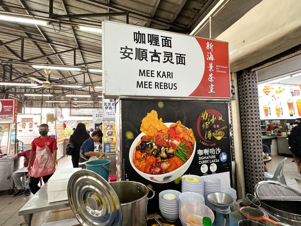 The PJ Laksa Sifu stall still uses the old signage from the previous stall but it only serves curry ‘laksa’ — Picture by Lee Khang Yi