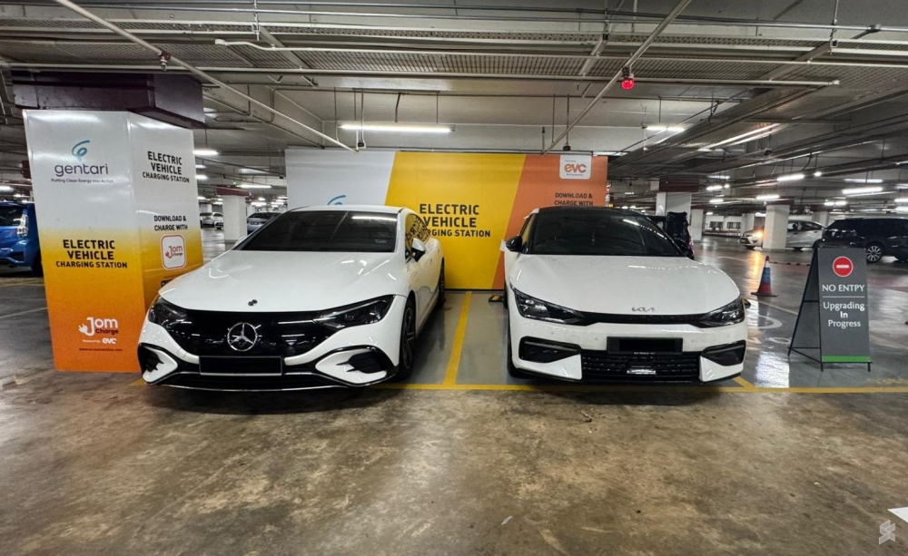 Gentari/JomCharge EV charge points at Mid Valley Megamall. — SoyaCincau pic