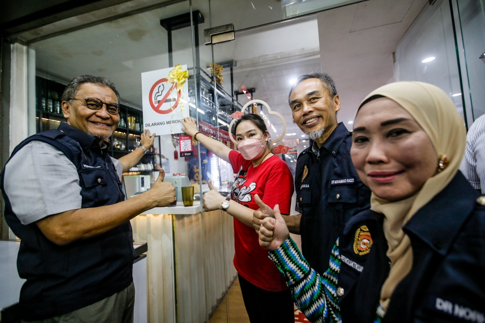 The new smoking laws will also impose a fine on those smoking in designated non-smoking areas. — Picture by Hari Anggara.