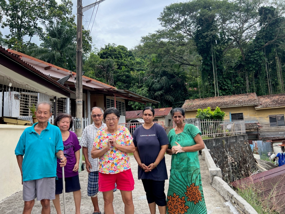 Some of the residents in Pepper Estate. — Picture by Opalyn Mok