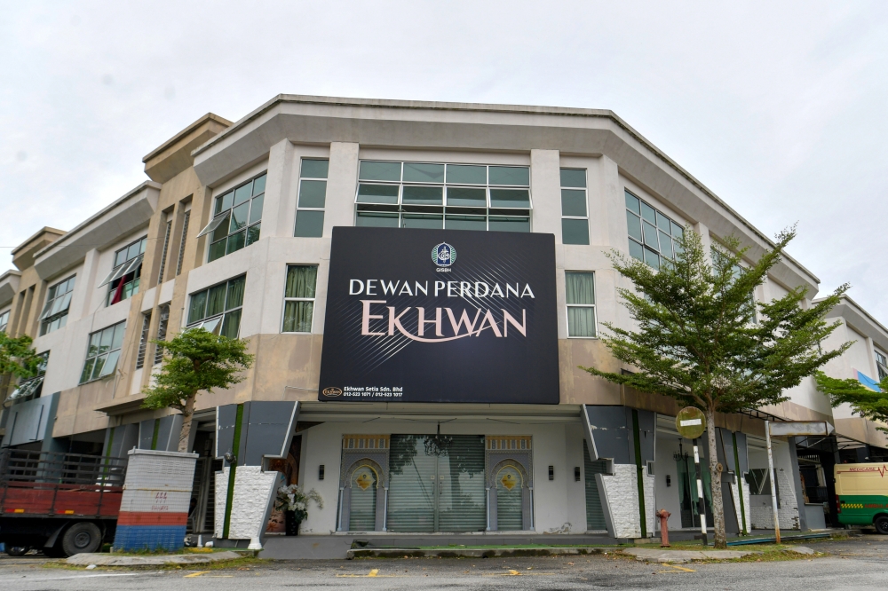 Several business premises believed to be managed by Global Ikhwan Services and Business Holdings Sdn Bhd (GISBH) were closed during a survey in Subang, September 21, 2024. — Bernama pic 