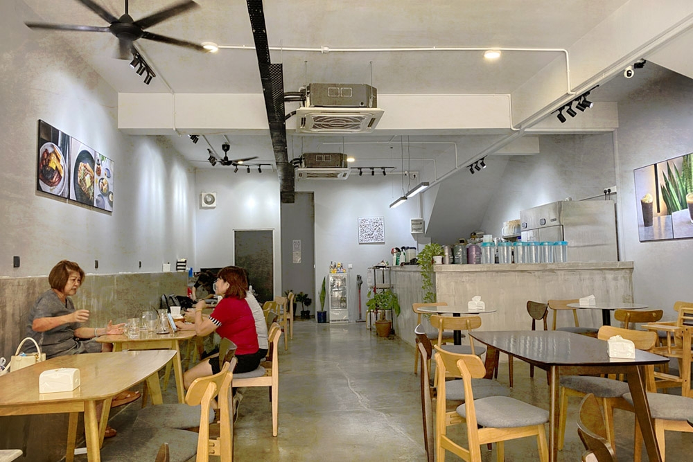 The interior of Tehkee 茶记 x TBD? in Seremban — Picture by CK Lim