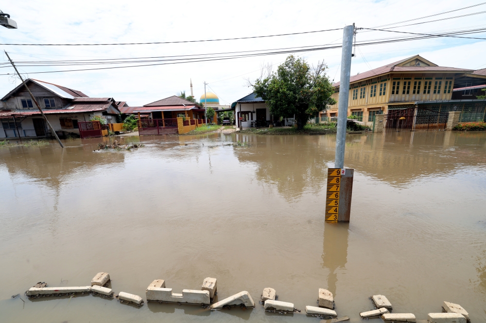 Large areas in Kedah, including its state capital, has been flooded in recent days due to heavy rains and high tides before the October-March northeast monsoon. — Bernama pic