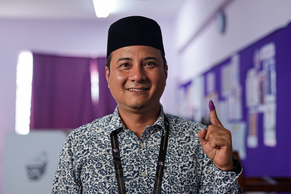 Barisan Nasional’s Syed Hussien Syed Abdullah retained the Mahkota state seat after after winning in a straight contest against Perikatan Nasional. — Bernama pic