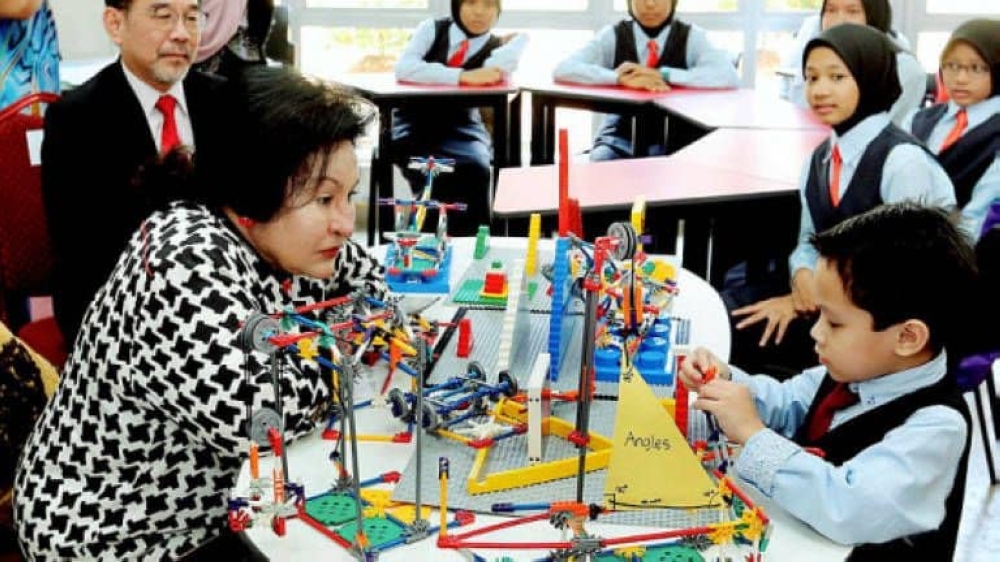 An undated photo showing Rosmah (left) and a very young Iz. — Picture from Facebook/Rosmah Mansor