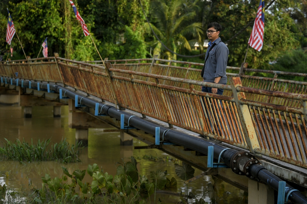 Amir Hakimi said that since the story of his father’s disappearance became public, many Islamic traditional healers and shamans contacted him to help in the search. — Bernama pic