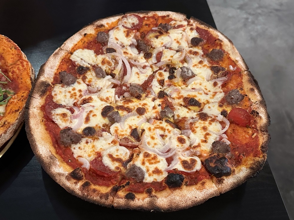 For a biscuit-like crust, try out the 14-inch pizza with the toppings of your choice... this is the Beef Mania. — Picture by Lee Khang Yi