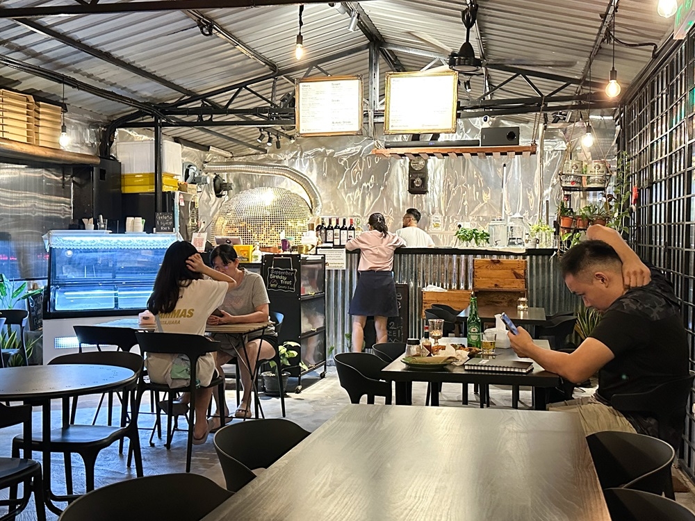 The dining space is pleasant with the pizza oven being the centrepiece. — Picture by Lee Khang Yi