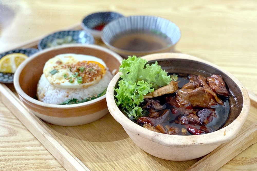 Vinegar Pork Trotter with rice and accompanying sides. — Picture by CK Lim