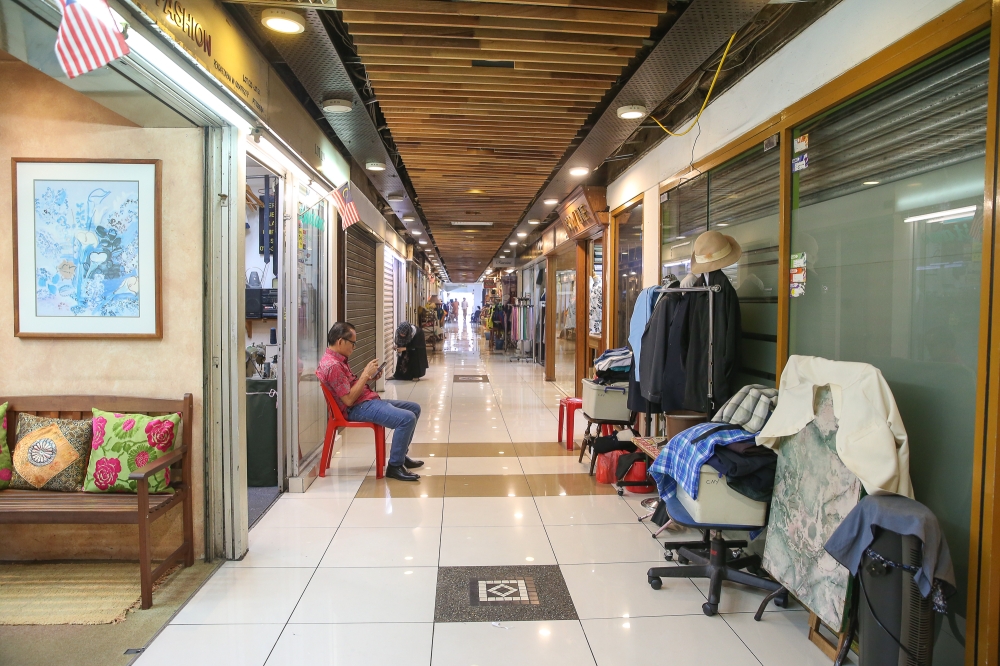 Closed shops and half-raised shutters are pictured at the Campbell Shopping Complex in Kuala Lumpur on October 2, 2024. — Picture by Yusof Mat Isa