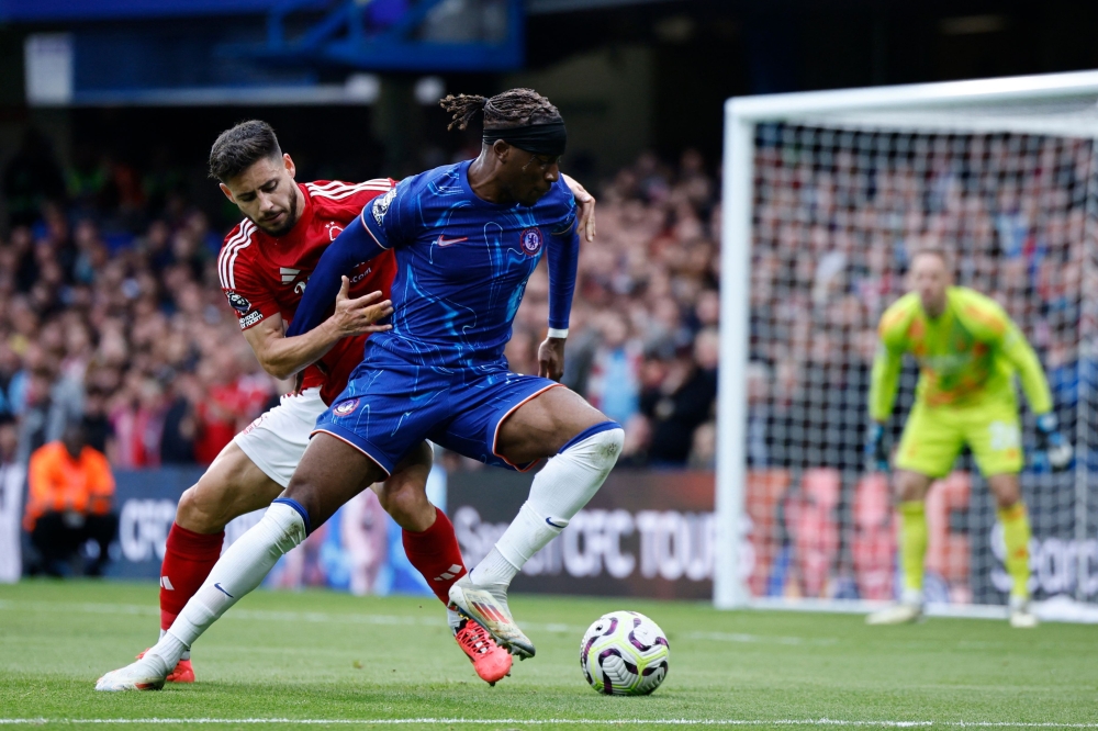 Nottingham Forest’s Spanish defender Alex Moreno fights for the ball with Chelsea’s English midfielder Noni Madueke during the English Premier League football match between Chelsea and Nottingham Forest at Stamford Bridge in London on October 6, 2024. — AFP pic 