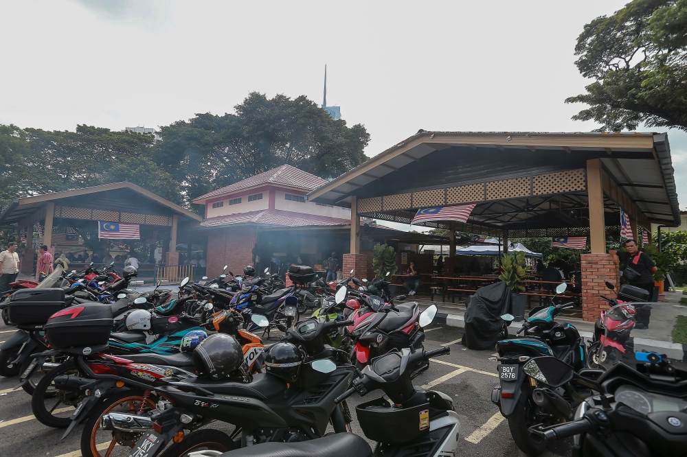 More bays just means more vehicles at the Tanglin Food Court. — Picture by Sayuti Zainudin