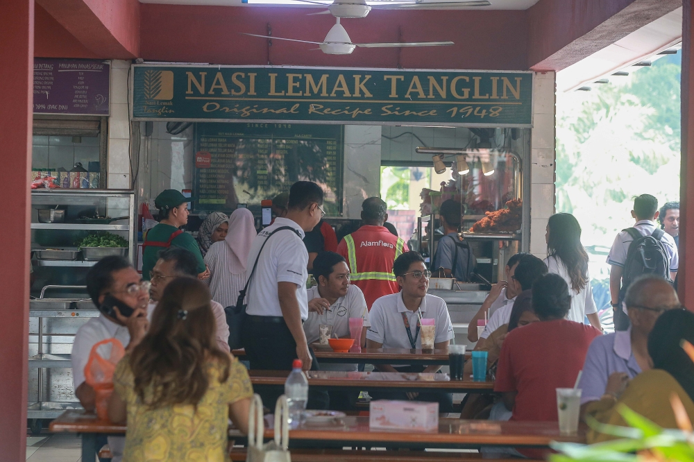 The Nasi Lemak Tanglin stall has been serving up the same recipe since 1948. — Picture by Sayuti Zainudin