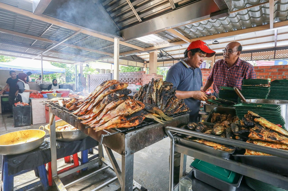 The upgrade includes improved ventilation system that sends the smoke from cooking stalls away from the dining area. — Picture by Sayuti Zainudin