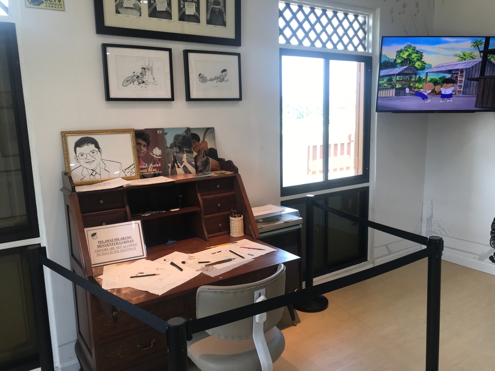 Gallery Rumah Lat displays Lat’s original working desk which was used by the artist to sketch and draw cartoons. — Picture by John Bunyan