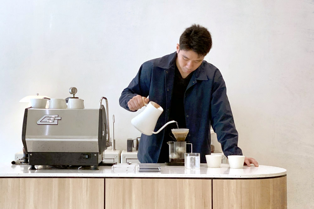 Barista focusing while brewing coffee. – Picture by CK Lim