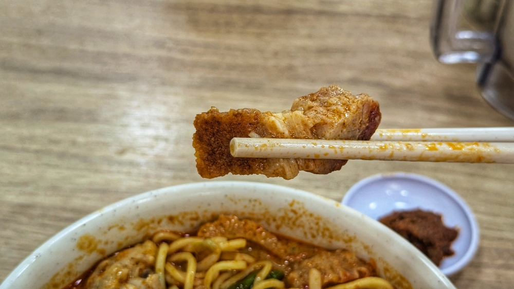 The ideal type of ‘siu yuk’ for curry: thin, crispy crackling, soft, fatty midsection and a salty bottom. — Picture by Ethan Lau