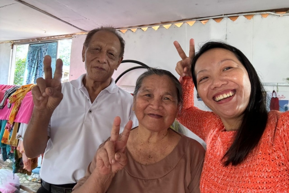 Agnes (right) with Sarlin and her husband Basar Arun. — The Borneo Post