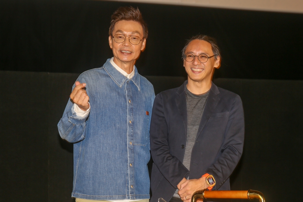 Mark Lee alongside Wonderland director Chai Yee Wei (right) during the gala premiere of the film at Dadi Cinema in Pavilion KL. — Picture by Choo Choy May