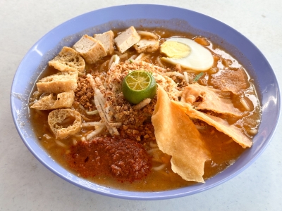 Snack on ‘mee Jawa’, ‘rojak’ and ‘popiah’ at Taman Bukit Maluri’s Carol 666