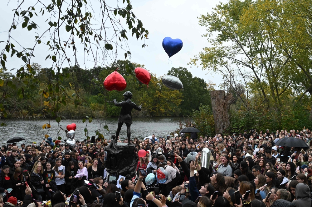 Fans gather to mourn Liam Payne’s death at UK and other vigils