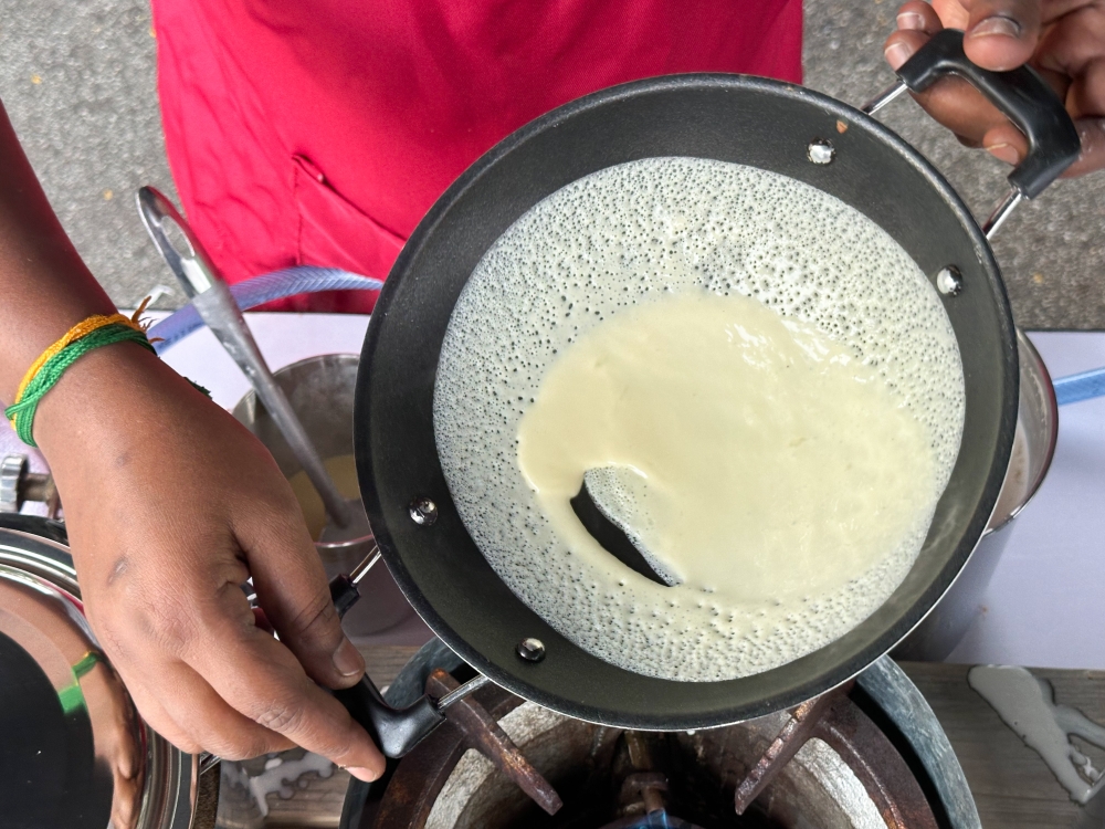 It takes deft hands to swirl the batter around the non-stick pan to achieve that wafer thin crispy layer. — Picture by Lee Khang Yi