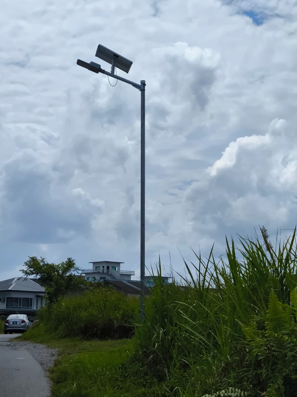 One of the solar-powered streetlights installed along Jalan Diong Kik in Sibu. — The Borneo Post pic 