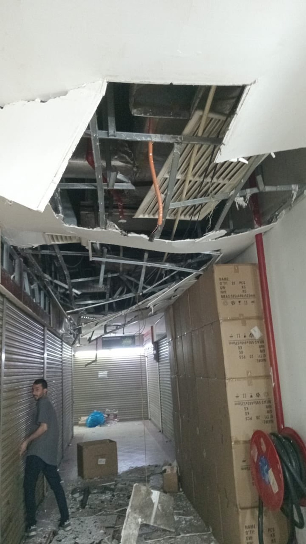 Kuala Lumpur Fire and Rescue Department acting director Rozihan Anwar Mamat said there was no fire, but the explosion caused part of the ceiling on the seventh floor to collapse. 