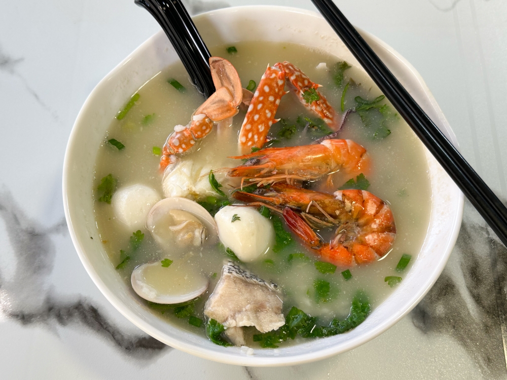 Undecided on what to select? How about the Mix Seafood Porridge where you get a bit of everything in the rice and soup bowl. — Pic by Lee Khang Yi