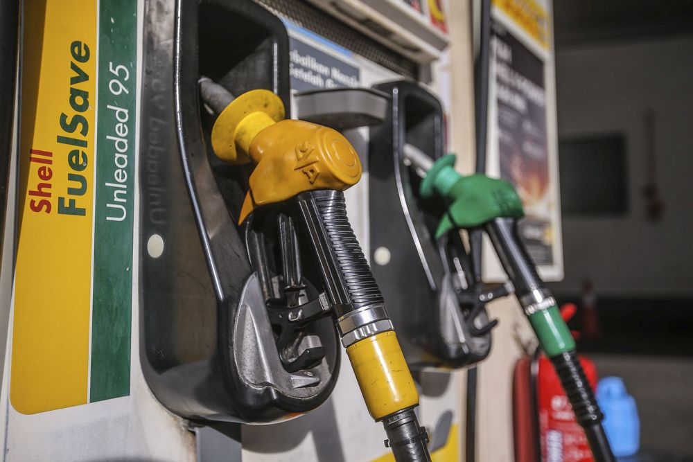 A file photograph shows a RON95 fuel pump at a petrol station in Chow Kit, Kuala Lumpur on  November 3, 2020. — Picture by Hari Anggara