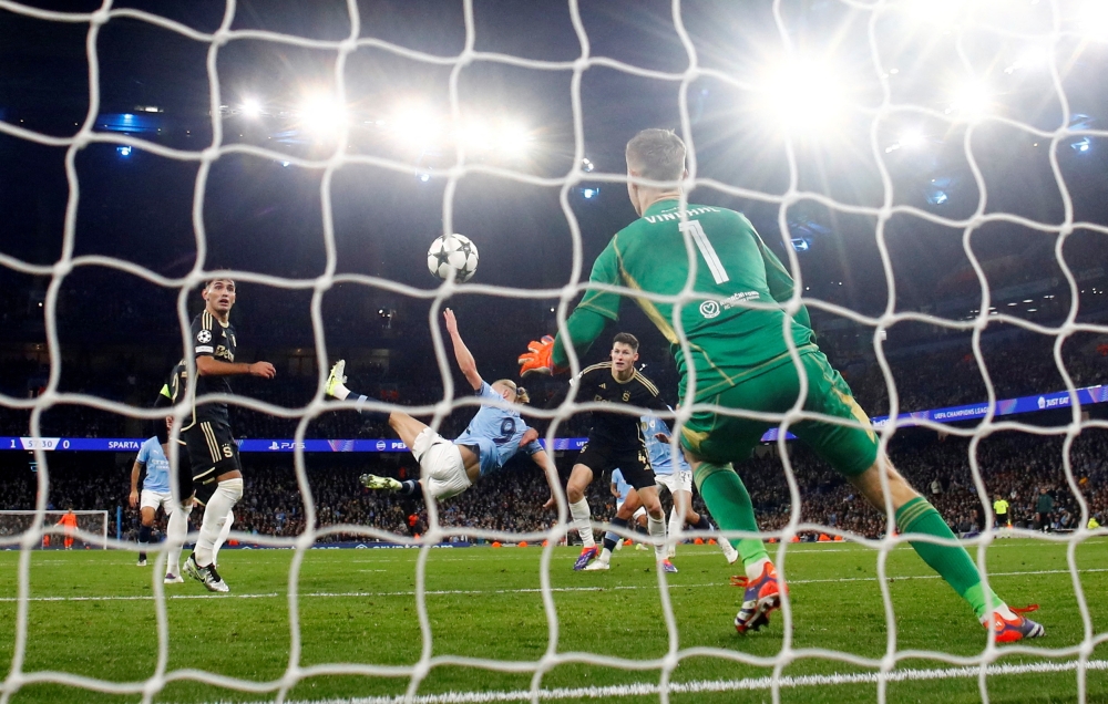 Erling Haaland scores spectacular backheel as Manchester City thrash Sparta Prague 5-0 to extend unbeaten Champions League run