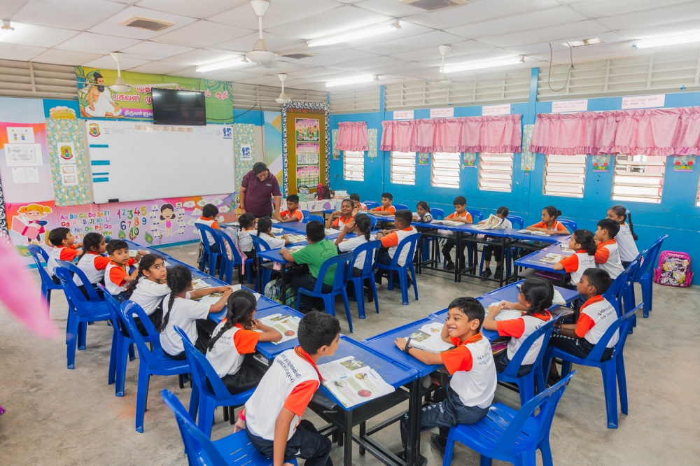 A teacher conducting lessons for Year One students at SJKT Puchong on October 15. – Picture by Raymond Manuel