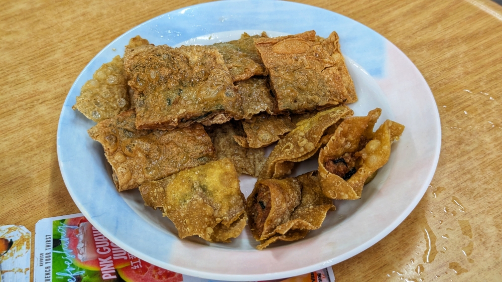 Fried ‘fu chuk’ and ‘sui kow’. — Picture by Ethan Lau