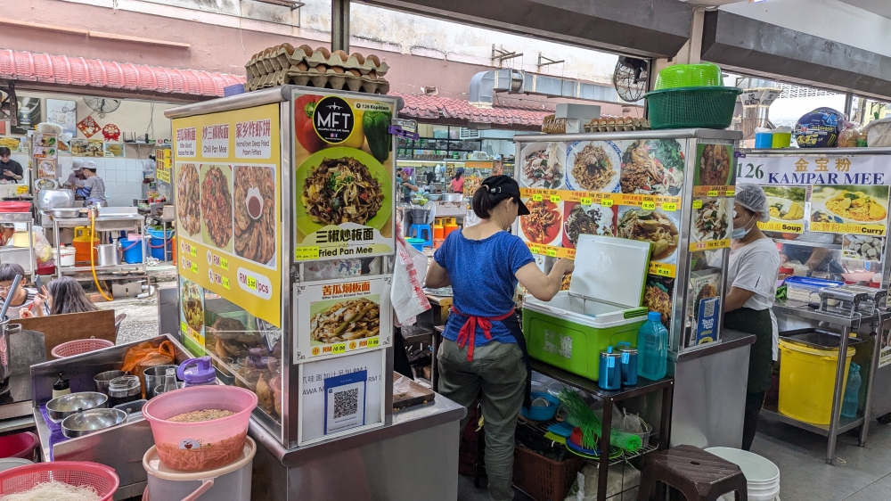 Both ‘pan mee’ stalls are run by the same woman, but look for the “fried chilli pan mee”. — Picture by Ethan Lau