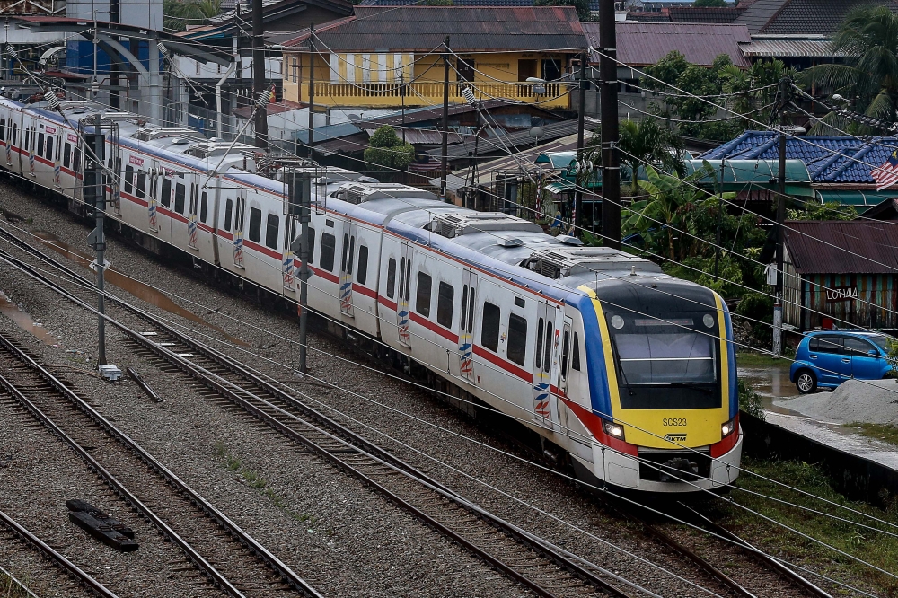 A KTM Intercity Train is seen at the Padang Jawa KTM Station September 29, 2024. — Picture by Sayuti Zainudin 