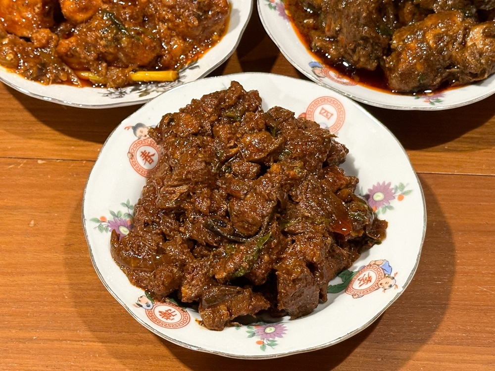 Go for the mutton ‘varuval’ as it’s tender to the bite with fats and bones removed. — Picture by Lee Khang Yi