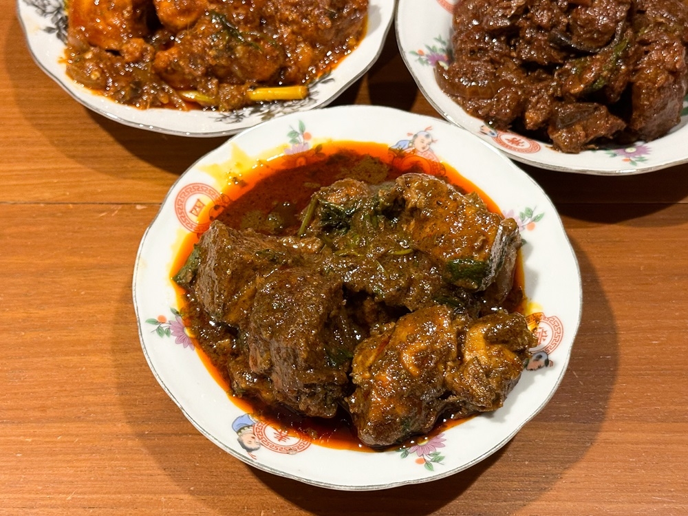 Masala chicken has mild black pepper notes. — Picture by Lee Khang Yi