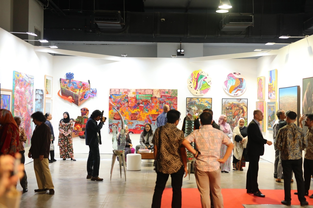 The third edition of CIMB Artober Art & Soul showcased a diverse collection of over 1,000 artworks by more than 100 artists, curated by 20 local galleries such as Galeri Puteh, G13 Gallery, Zhan Art Space, Taksu, Sareng, and Segaris, among others. — Picture by Limkokwing