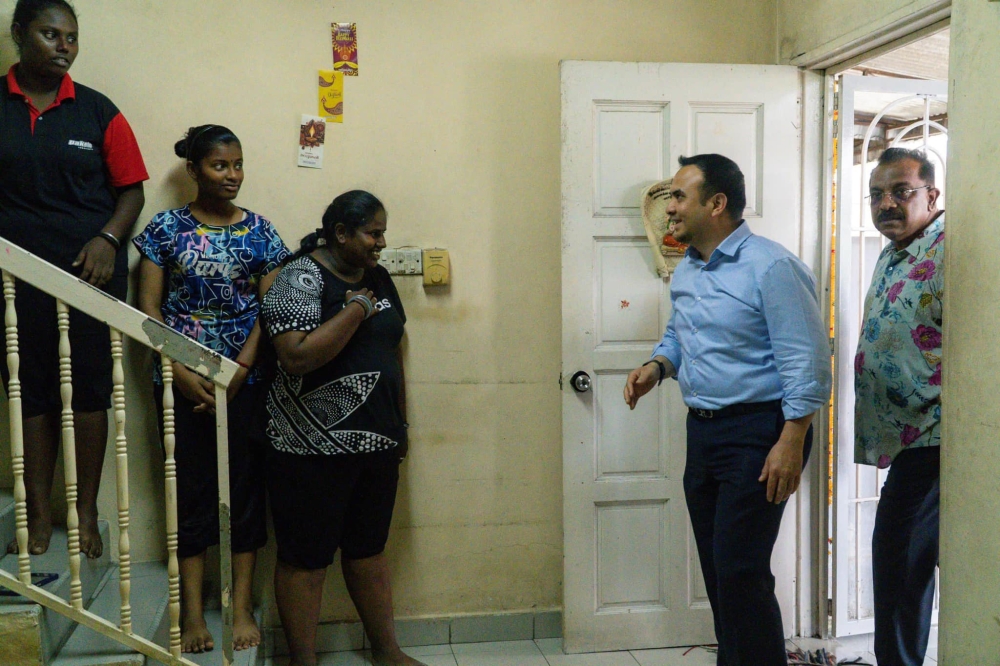 Anwar’s political secretary Ahmad Farhan Fauzi (second from right) visited the home of security guard Jayalechmi and her family in Klang, Selangor to present Deepavali aid and contributions from the prime minister on October 30, 2024. — Picture from Facebook/Anwar Ibrahim