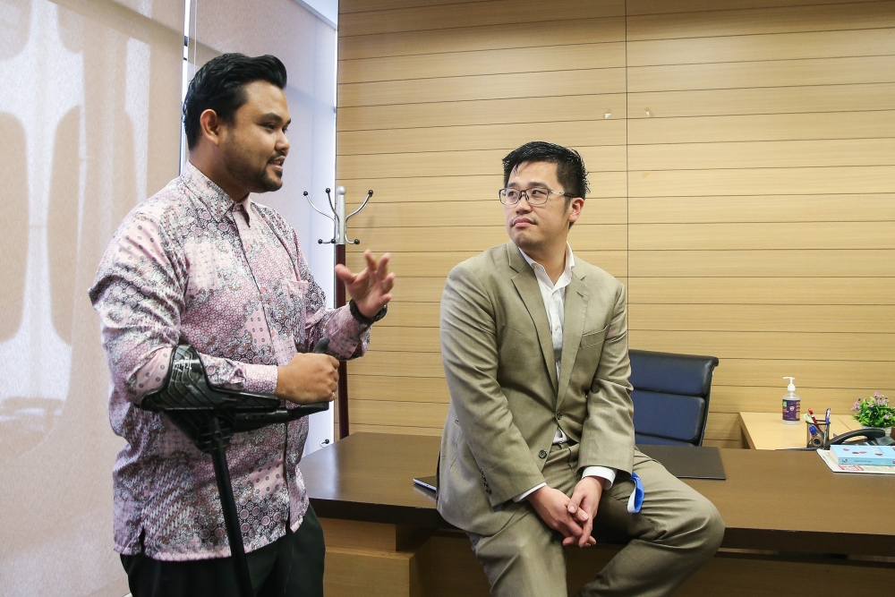 Ipoh Timur MP Howard Lee Chuan How (right) and Vice President of the Haemophilia Society of Malaysia (HSM), Shakir Aziz have a conversation after an interview with Malay Mail at Parliament in Kuala Lumpur October 29, 2024. — Picture by Yusof Mat Isa