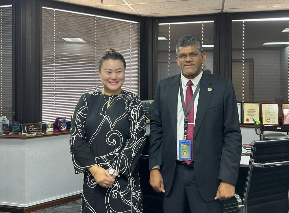 Terengganu state chief of Bersatu Alliance Wing Lim Chew Sieng is seen here with Dr Balachandran Gopal Krishnan, the special officer to the Chief Minister of Terengganu. — Picture via Facebook/Connie Lim