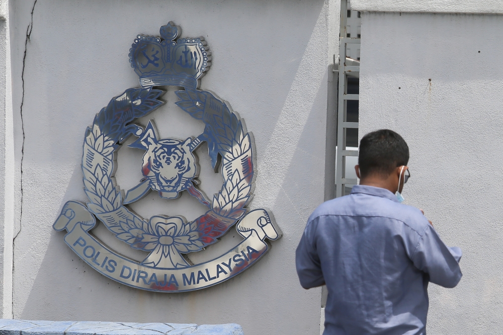 A man who was assaulted by a group of individuals following a crash incident involving seven vehicles at KM10 of Jalan Ipoh-Butterworth, as seen in a viral video, has had his statement recorded to assist the investigation. — Picture by Choo Choy May